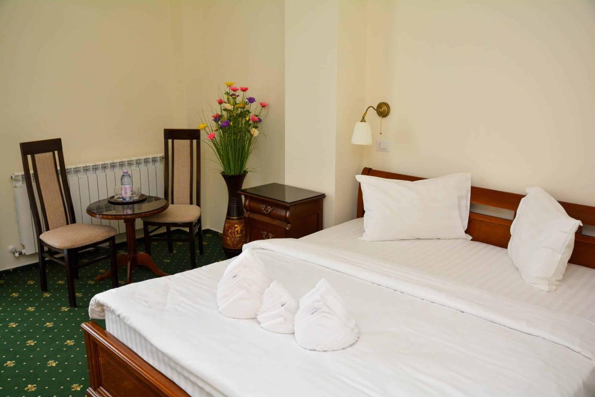 Green Park Boutique Hotel Focsani Ngoại thất bức ảnh