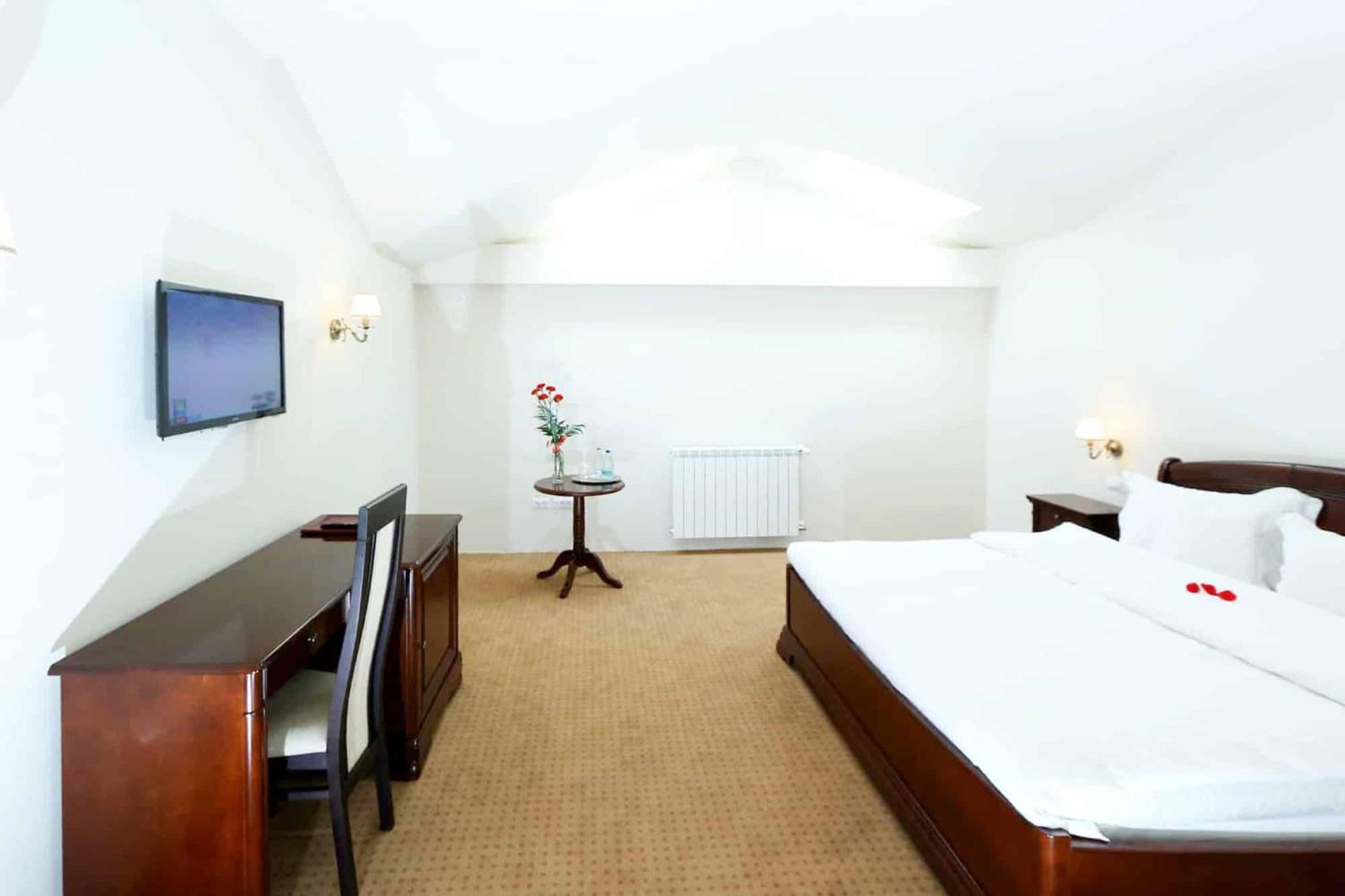 Green Park Boutique Hotel Focsani Ngoại thất bức ảnh