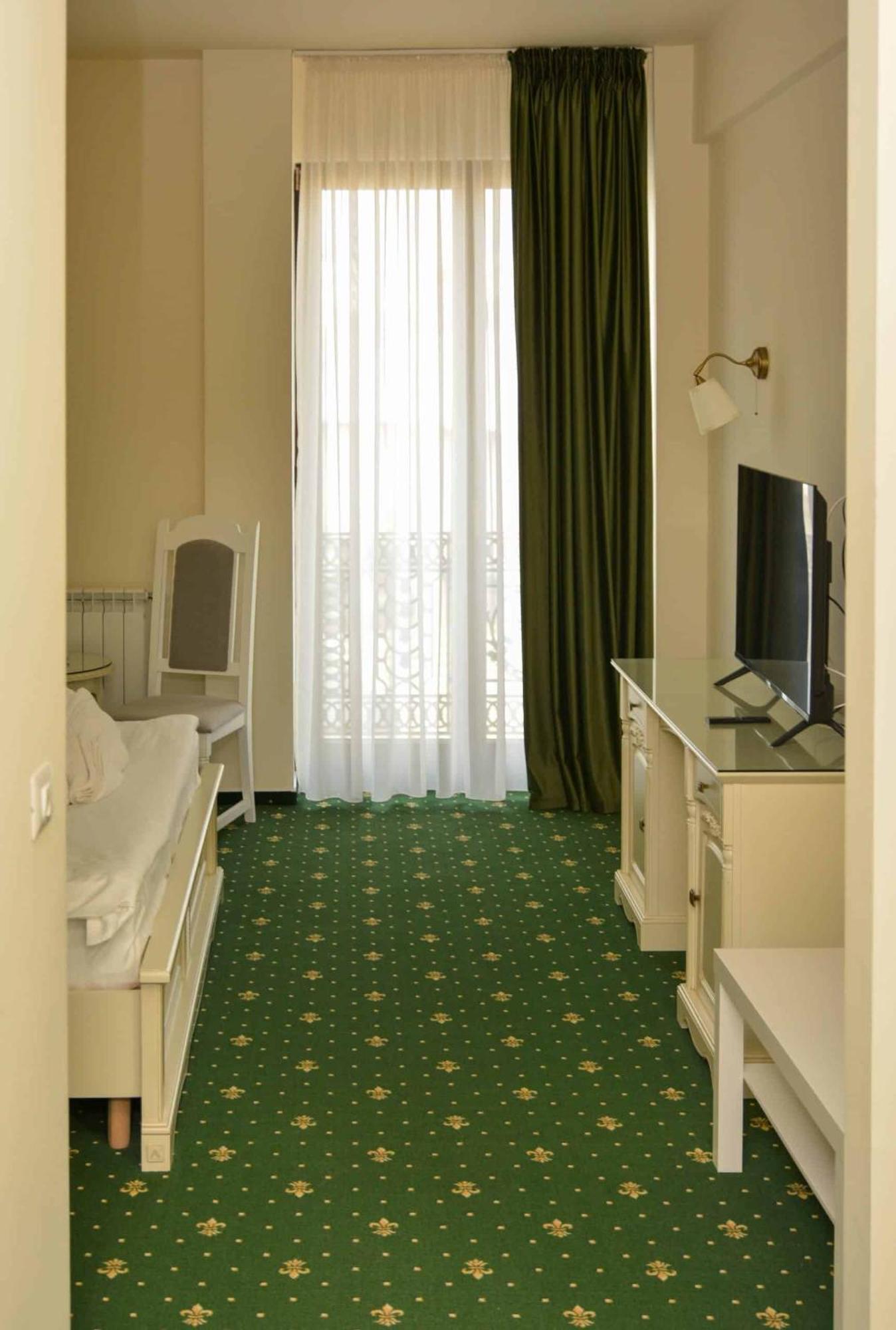 Green Park Boutique Hotel Focsani Ngoại thất bức ảnh