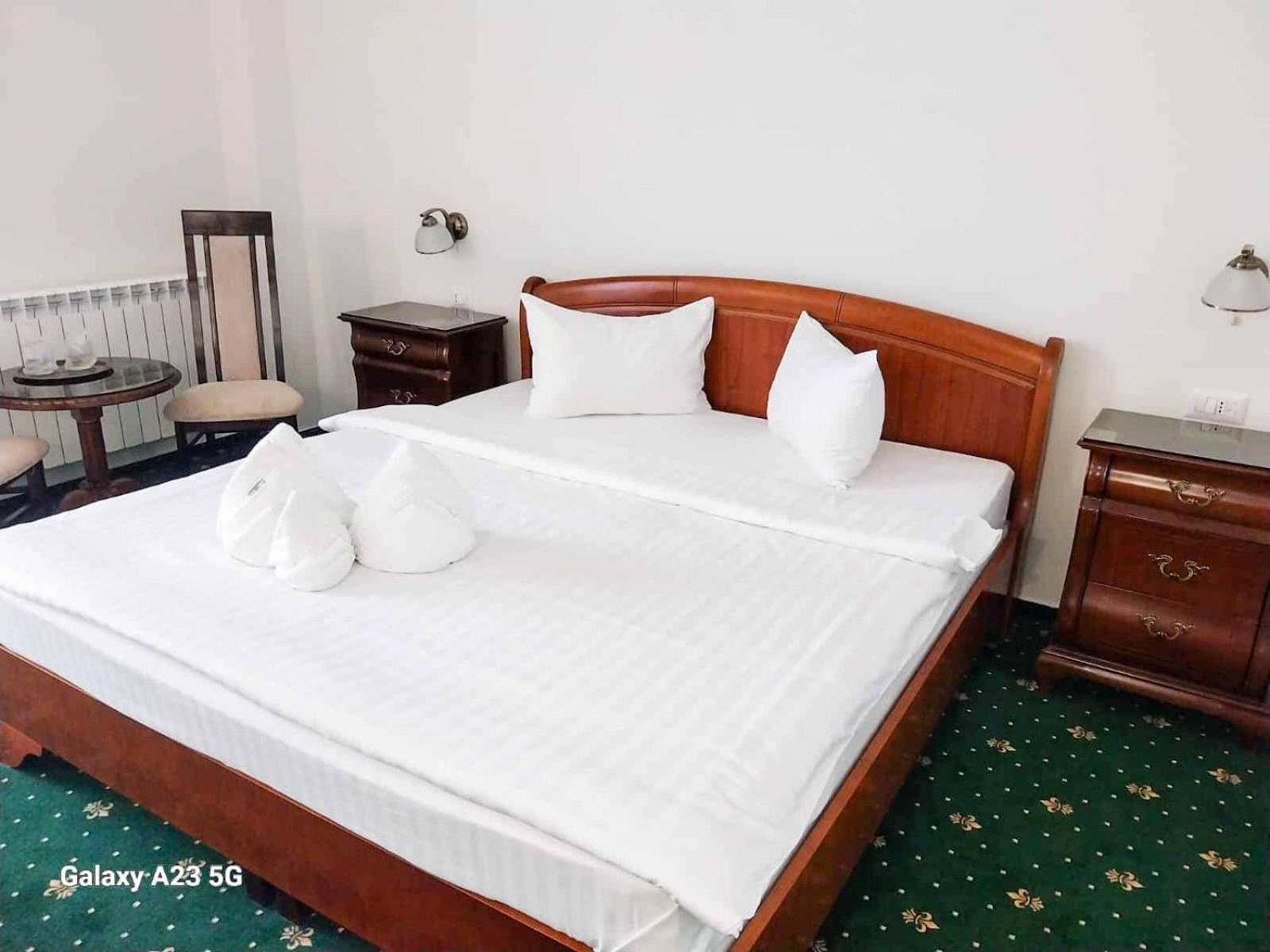 Green Park Boutique Hotel Focsani Ngoại thất bức ảnh