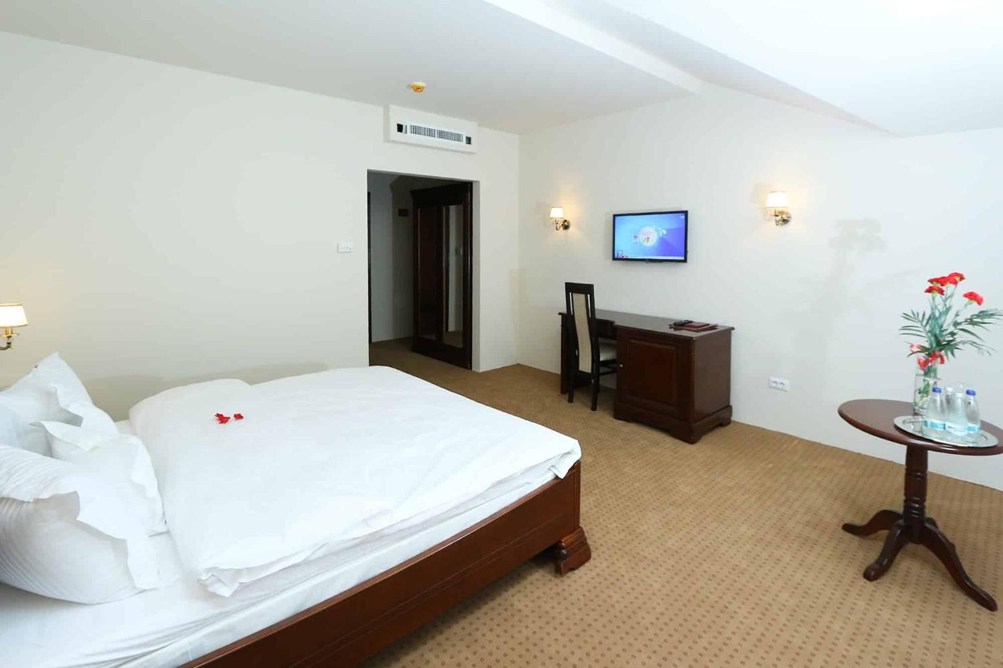 Green Park Boutique Hotel Focsani Ngoại thất bức ảnh